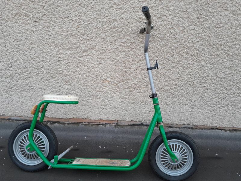 Dětská koloběžka s nafukovacími koly