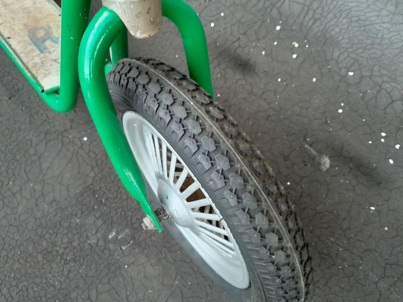 Dětská koloběžka s nafukovacími koly