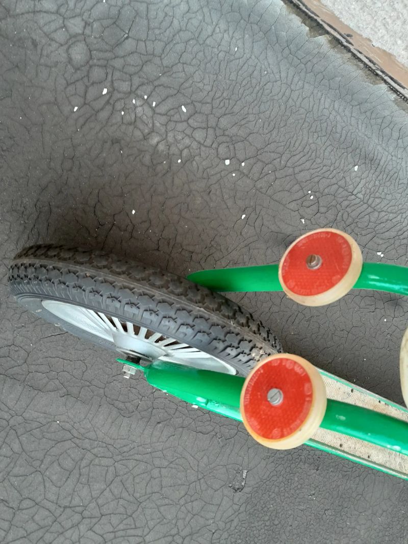 Dětská koloběžka s nafukovacími koly