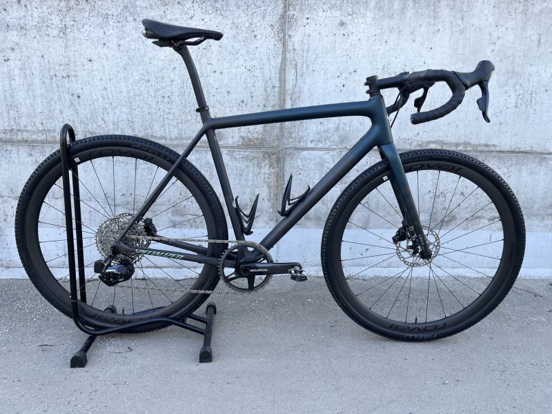  Crux Pro 2025, velikost 56, váha 7,63 kg 