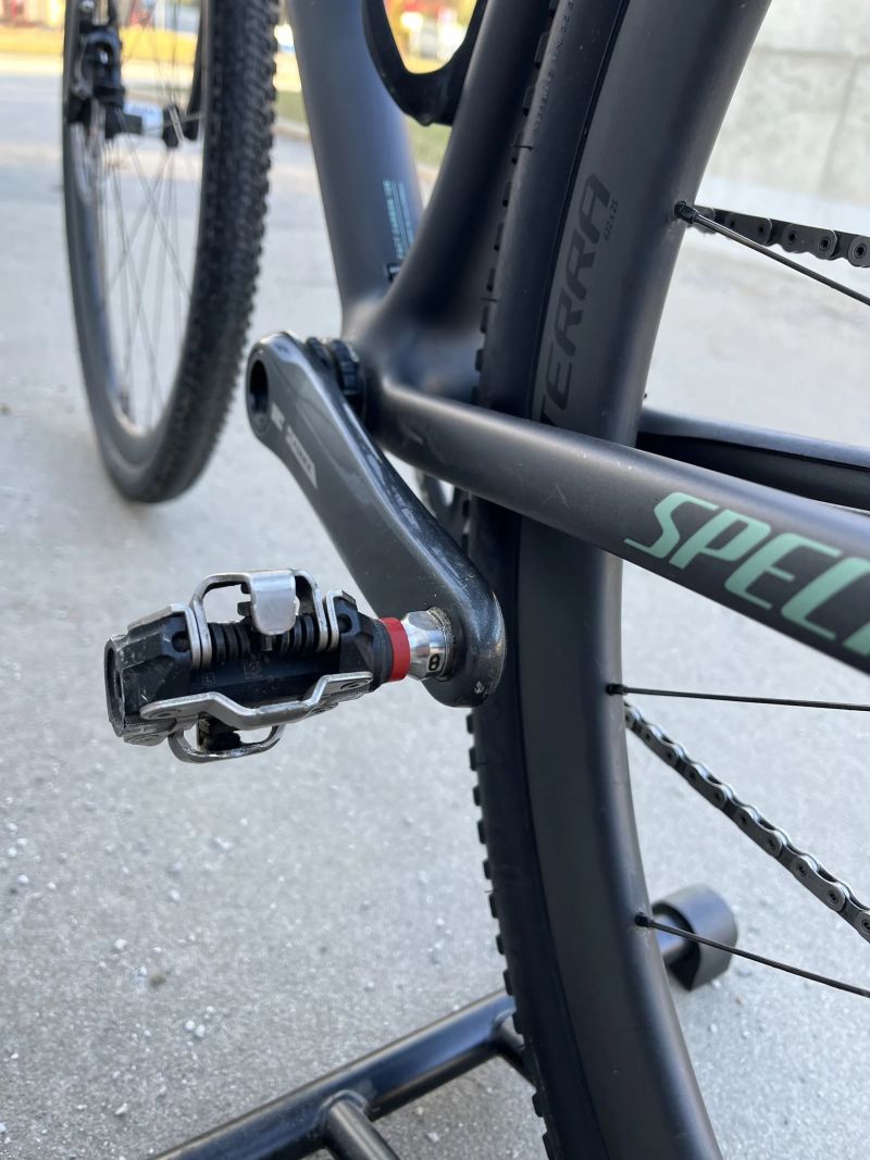  Crux Pro 2025, velikost 56, váha 7,63 kg 