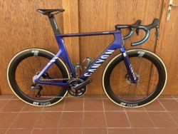 CANYON AEROAD CFR - vel. L (56 cm) - ULTEGRA di2 2x12 - DT SWISS - NOVÉ