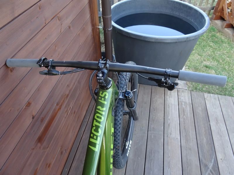 Ghost Lector FS Universal 120/120 - vel.M, koupen nový 28.5.2025, najeto 100 km