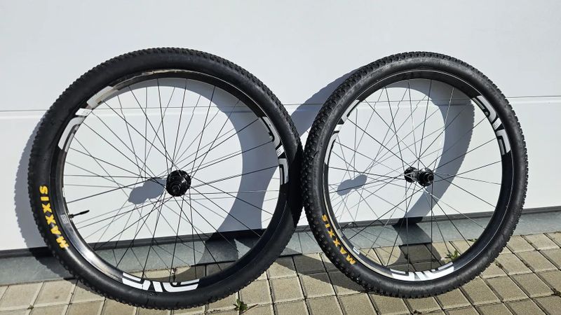 Pivot Cycles MACH 4 SL (velikost M)