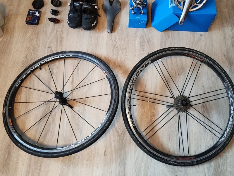 Mega balíček - Specialized Allez Pro + spousta dílů