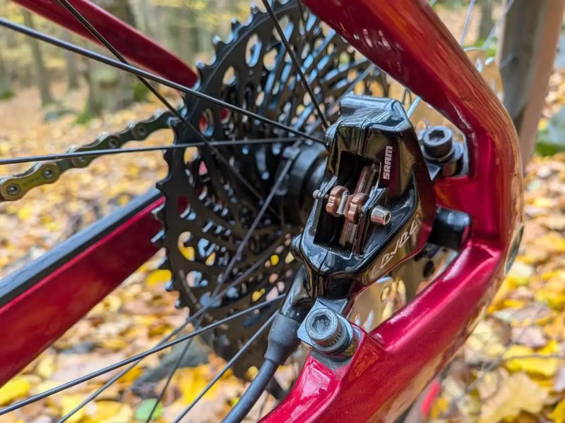 BMC Twostroke 01, XO1 AXS, Factory 32 Kashima, karbonové výplety