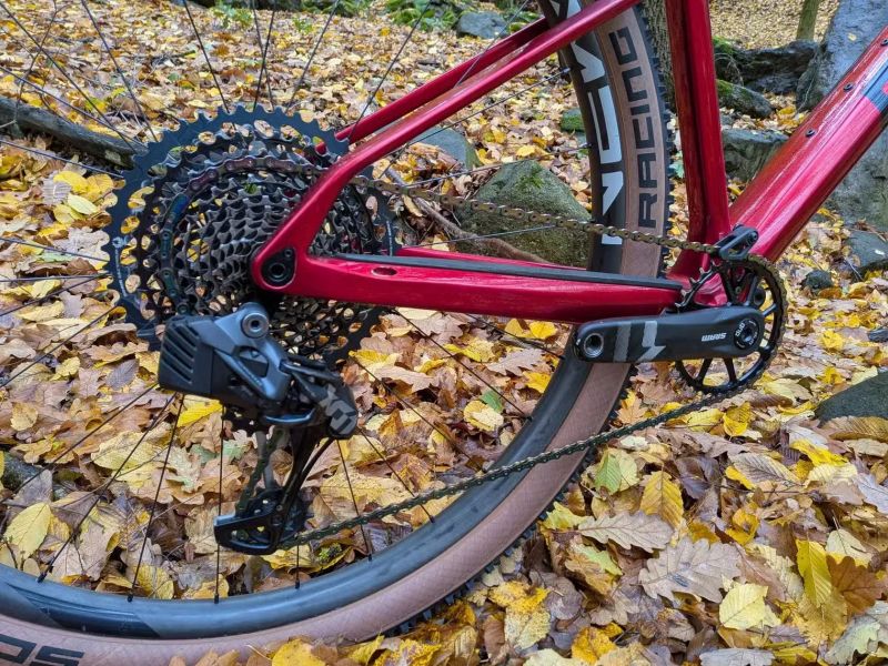 BMC Twostroke 01, XO1 AXS, Factory 32 Kashima, karbonové výplety