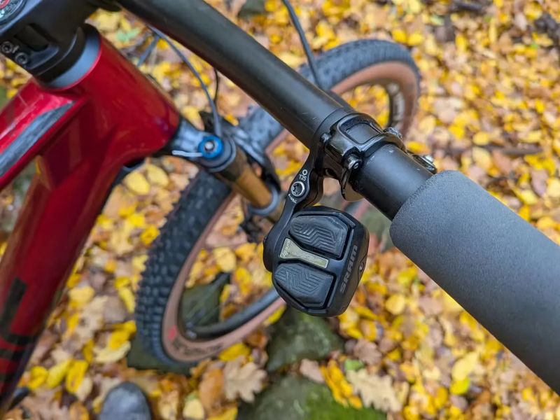 BMC Twostroke 01, XO1 AXS, Factory 32 Kashima, karbonové výplety