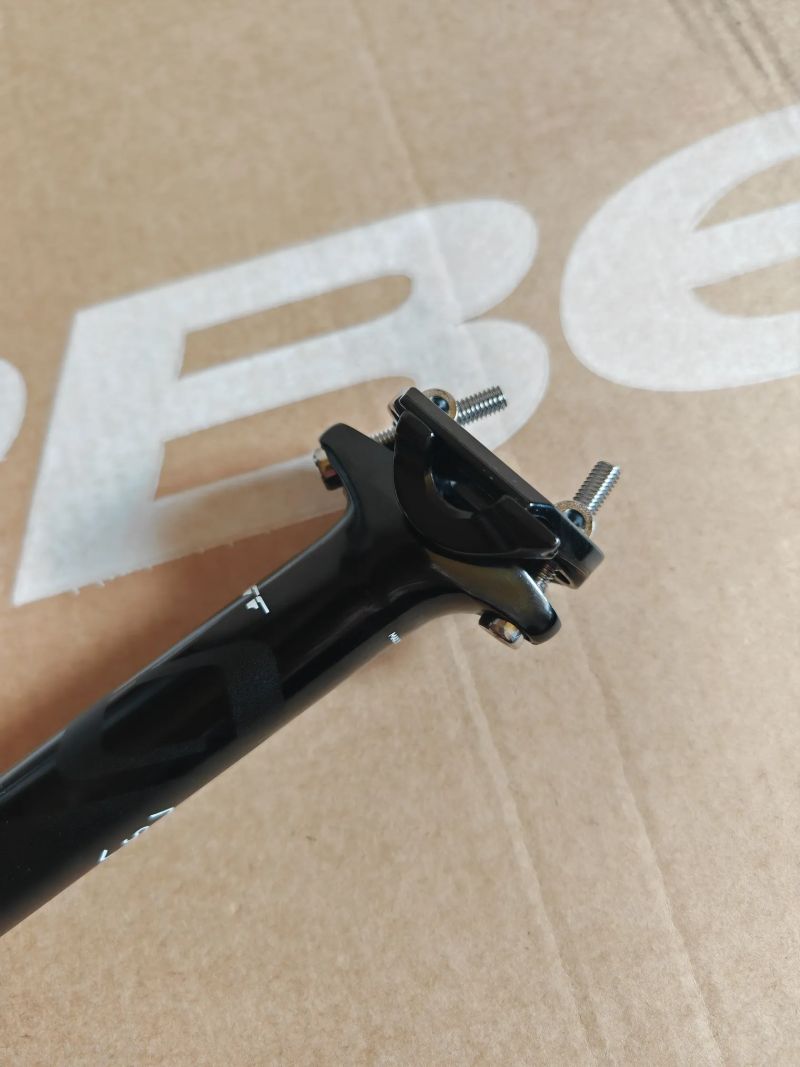 OnOff řídítka, představec, sedlovka, gripy a sedlo Selle Royal