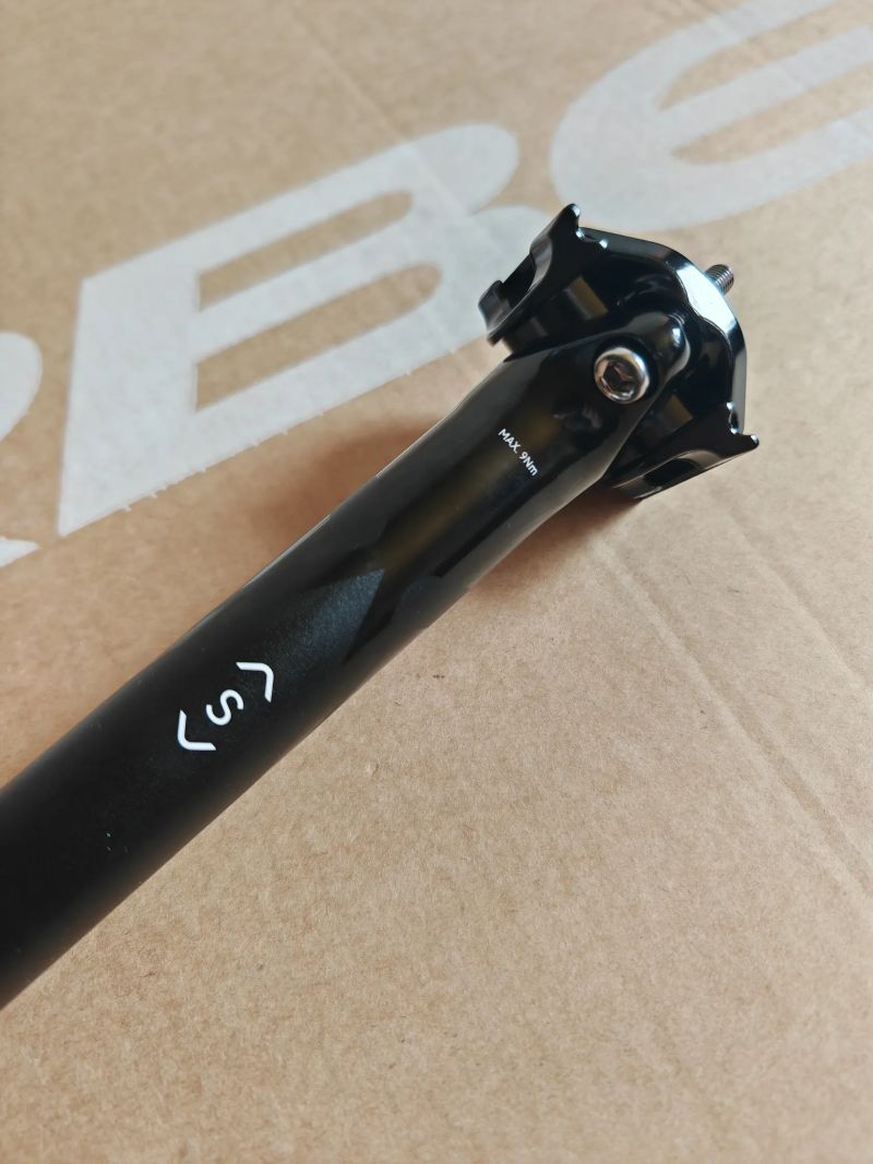 OnOff řídítka, představec, sedlovka, gripy a sedlo Selle Royal