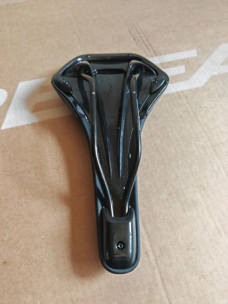 OnOff řídítka, představec, sedlovka, gripy a sedlo Selle Royal