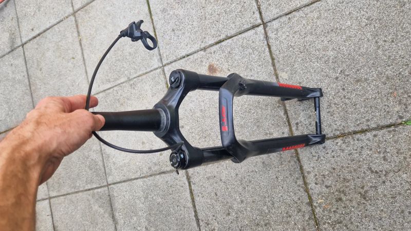 Prodám odpruženou vidlici ROCKSHOX JUDY SILVER 29“ remote