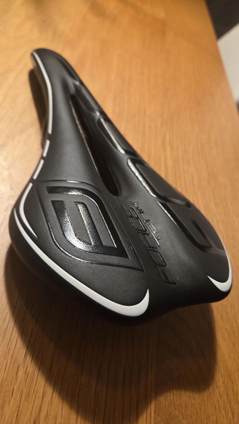 Karbonové sedlo nepoužívané pouze 165g, puvodní cena 2600kč