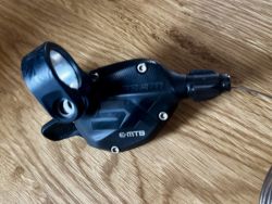 Přehazovačka SRAM GX Eagle Lunar 12 včetne řadíci páčky SRAM GX