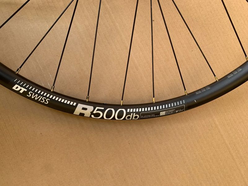 Gravel kola DT SWISS R 500 + SHIMANO RS470 CL - 2050 g