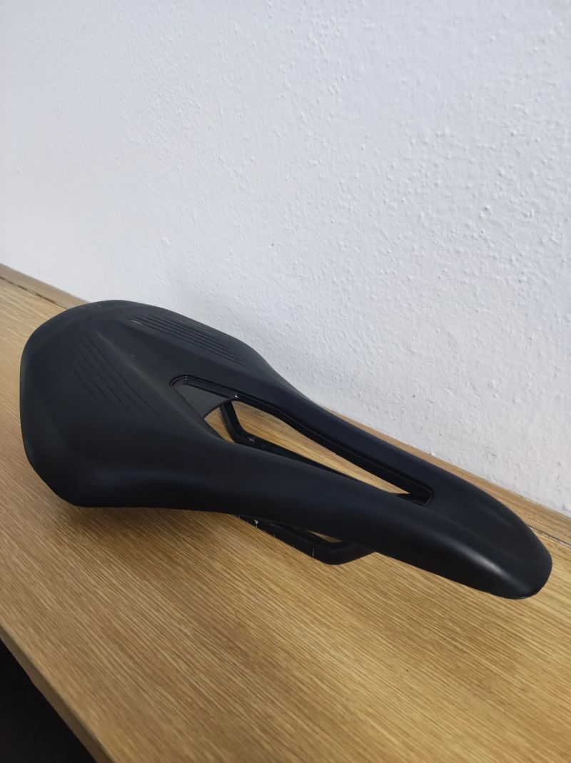 Sedlo FIZIK Vento Argo R1 140 mm