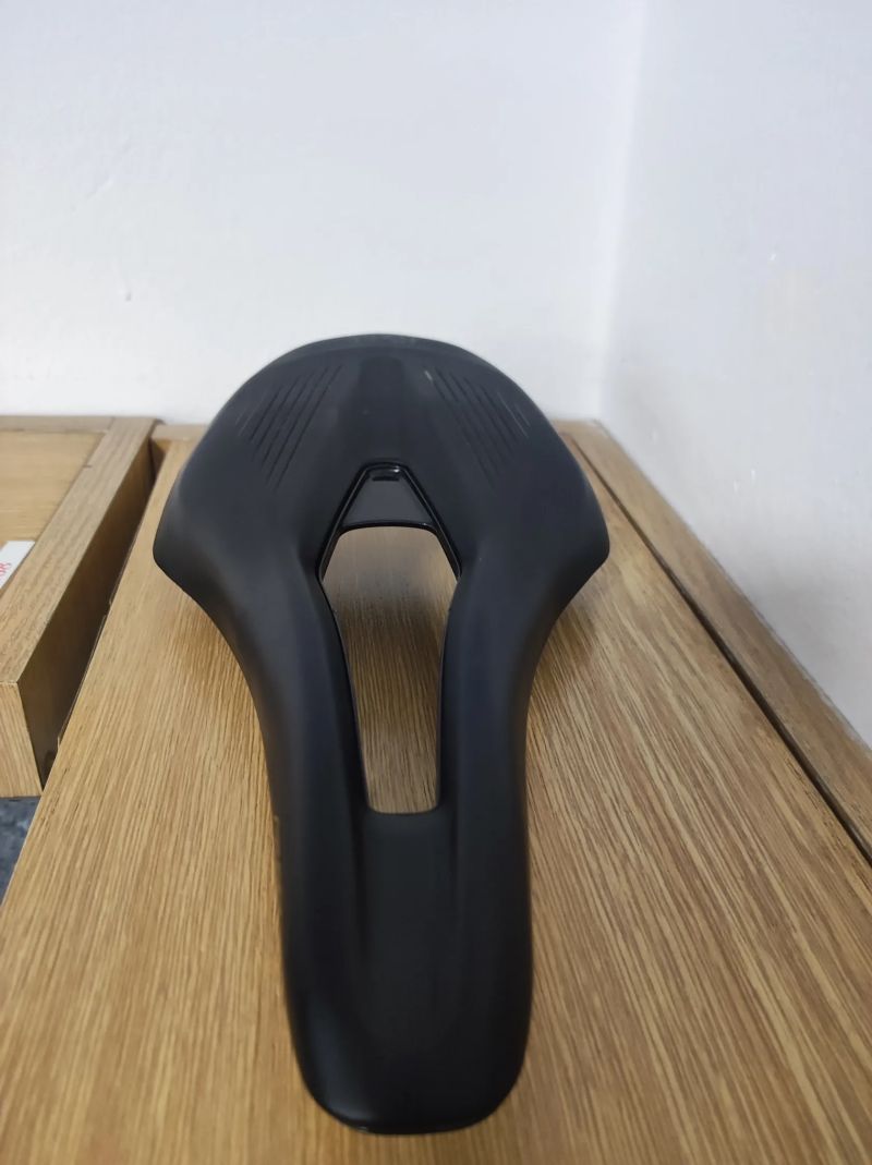 Sedlo FIZIK Vento Argo R1 140 mm