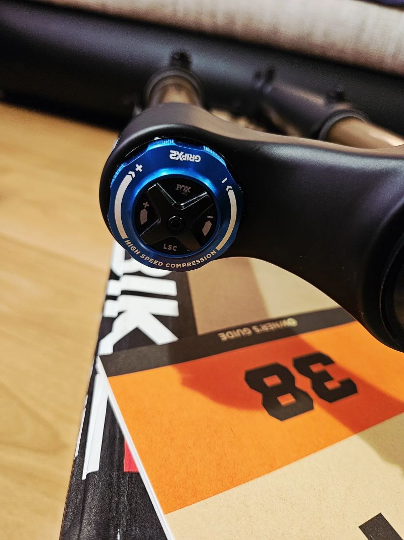 Nová FOX Float 38 Factory Fit Grip X2 Evol Kashima 170mm 29" 2026