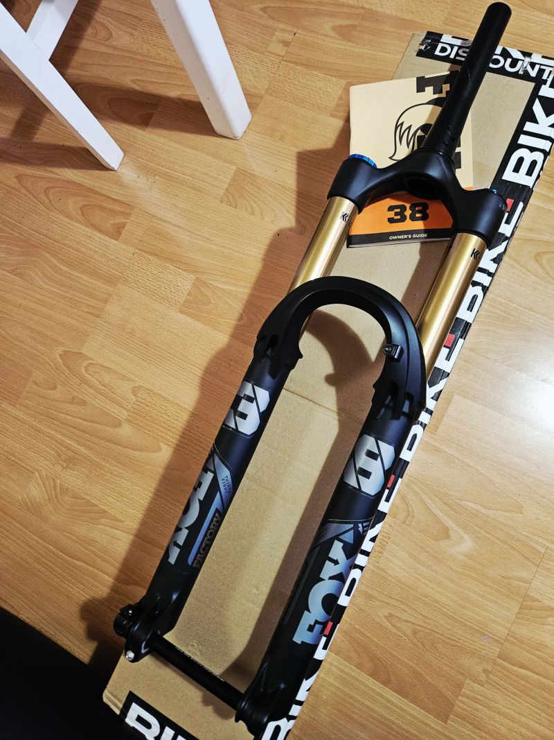 Nová FOX Float 38 Factory Fit Grip X2 Evol Kashima 170mm 29" 2026