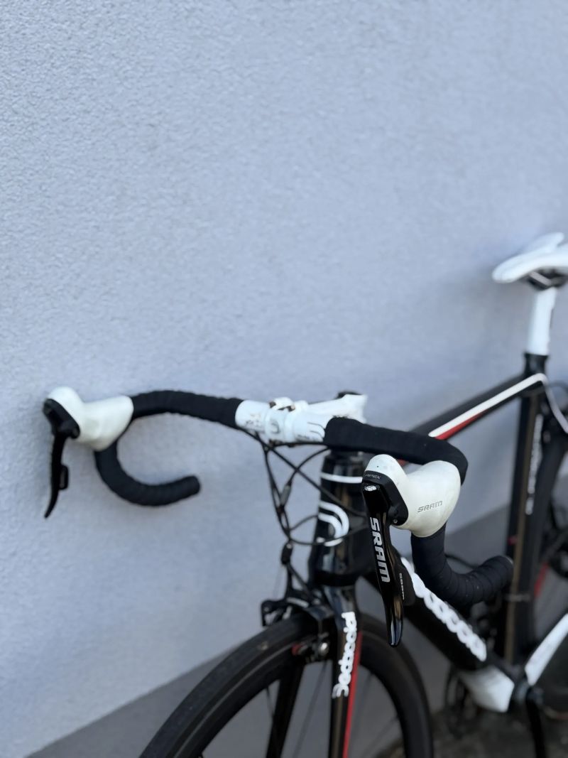 Prodám karbonové silniční kolo Dedacciai