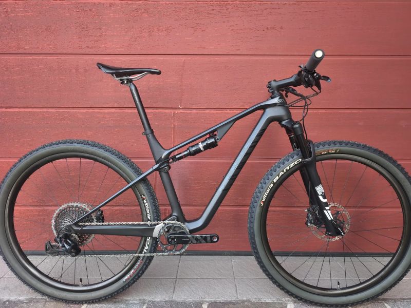 Canyon Lux CF SLX 9.0 M XX1 váha 10,5kg