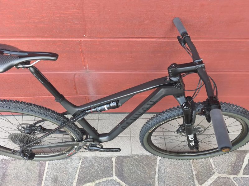 Canyon Lux CF SLX 9.0 M XX1 váha 10,5kg