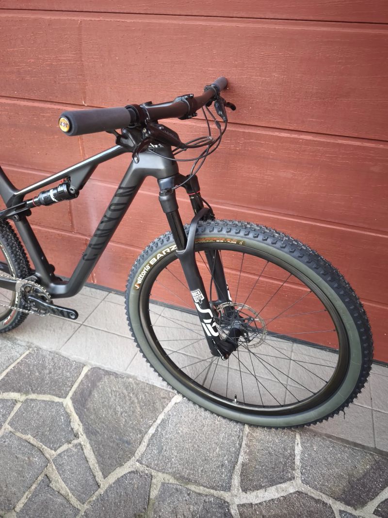 Canyon Lux CF SLX 9.0 M XX1 váha 10,5kg