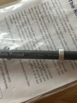 The Robert Axle Project 12 mm Thru Axle - oska na trenažér 