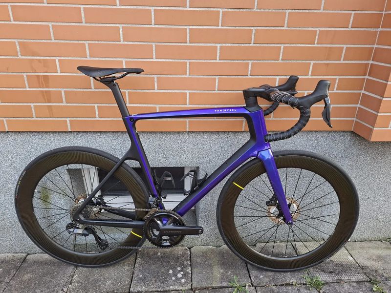 Van Rysel FCR Ultegra Di2 – karbonové aero silniční kolo – vel. XL