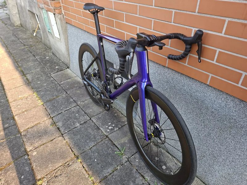 Van Rysel FCR Ultegra Di2 – karbonové aero silniční kolo – vel. XL