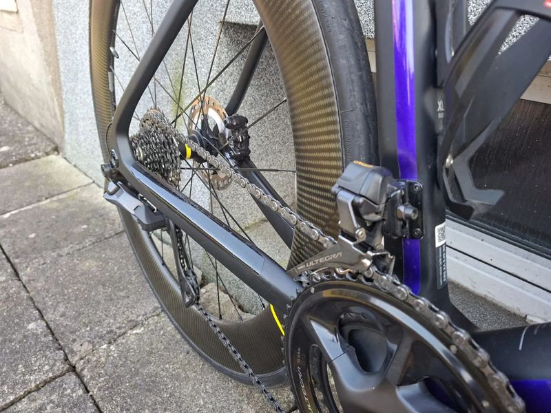 Van Rysel FCR Ultegra Di2 – karbonové aero silniční kolo – vel. XL
