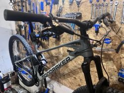 Mondraker Raze, fog grey/nimbus grey/vortex grey