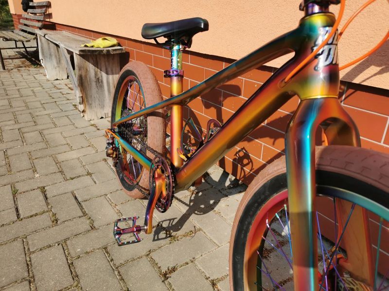 20" karbónové kolo – OIL SLICK / CANDY 