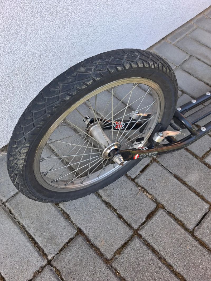 Koloběžka _ Kostka