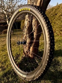 Zapletená Kola DT Swiss - DT 350 + XM401