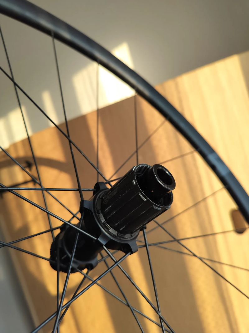 Lehké hliníkové výplety Fore 30 CRD Alu