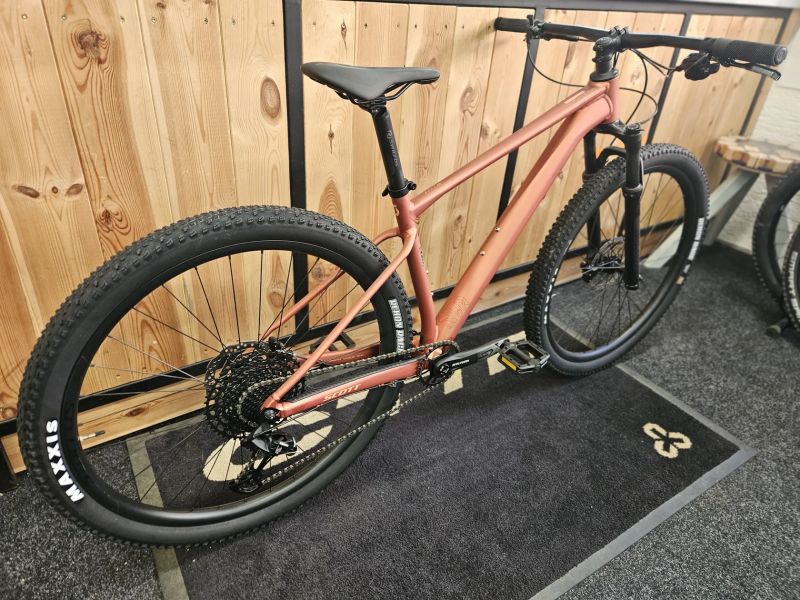 NOVÉ HORSKÉ KOLO SCOTT Contessa Scale 940- M