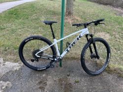 TREK MARLIN 7 Gen 3 Crystal White 2024 Velikost M (29" kolo)