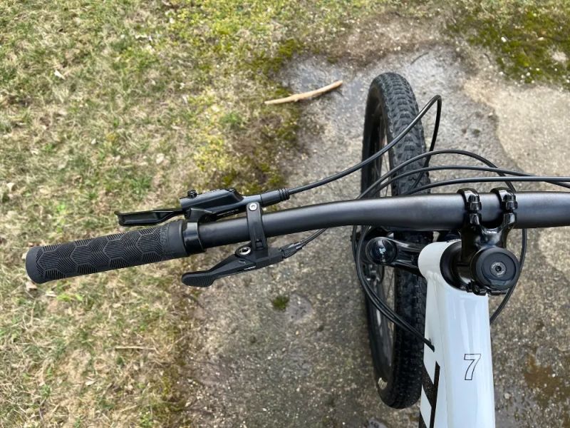 TREK MARLIN 7 Gen 3 Crystal White 2024 Velikost M (29" kolo)