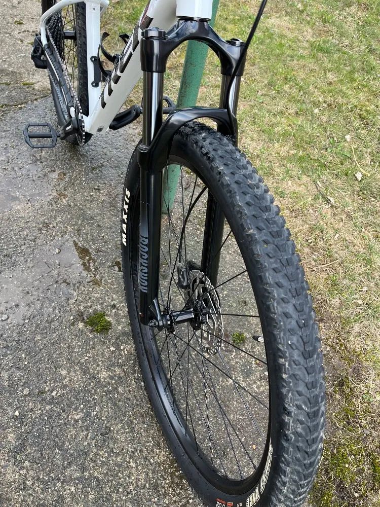 TREK MARLIN 7 Gen 3 Crystal White 2024 Velikost M (29" kolo)