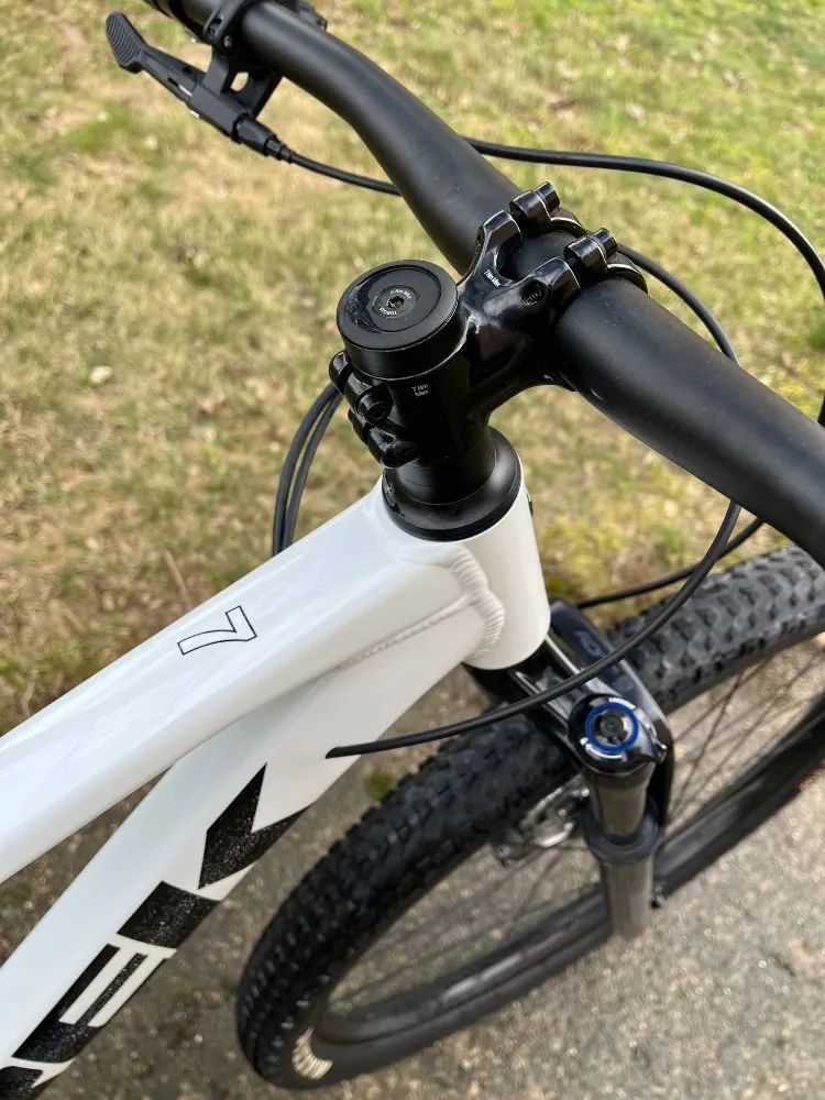 TREK MARLIN 7 Gen 3 Crystal White 2024 Velikost M (29" kolo)