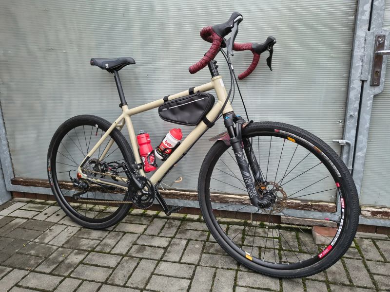 Gravel BC Flint s Fox vidlicí