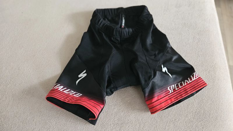 Prodám komplet Specialized - dětský dres velikosti L-11/12 Yrs a kalhoty velikosti M-9/10 Yrs 