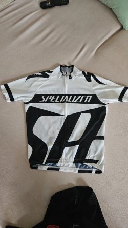 Dres Specialized velikost L-11/12 Yrs