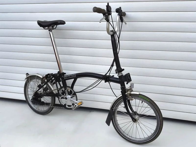 DVĚ SKLÁDACÍ KOLA BROMPTON C-LINE V PROVEDENÍ M6L