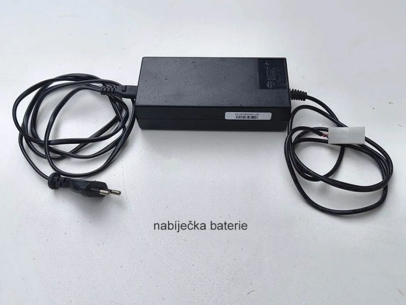 DVĚ SKLÁDACÍ KOLA BROMPTON C-LINE V PROVEDENÍ M6L