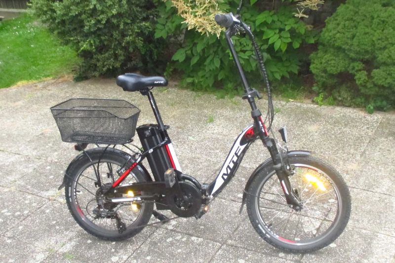 Skládací elektrokolo