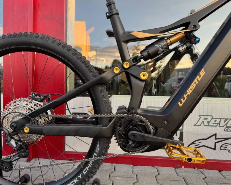 🔥🔥 SLEVA 67.000 -32% 🔥🔥 Whistle B-Rush C11.5 Black/Gold - L 