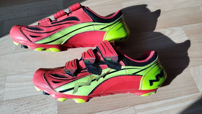 Tretry Northwave Rebel (vel. 44)