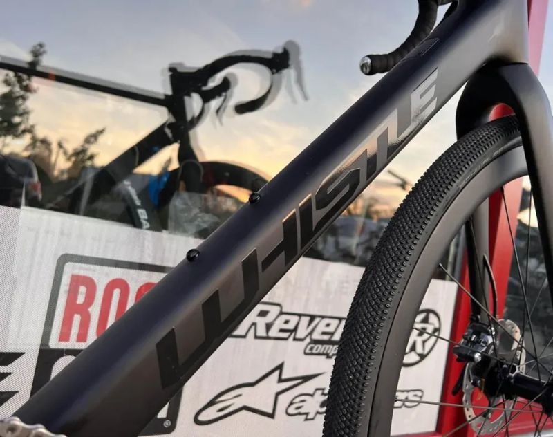 🔥🔥 SLEVA 32.000Kč -36%🔥🔥 Whistle KIOWA GRX810 Carbon / Black Matt - 57 cm / karbonové kola 